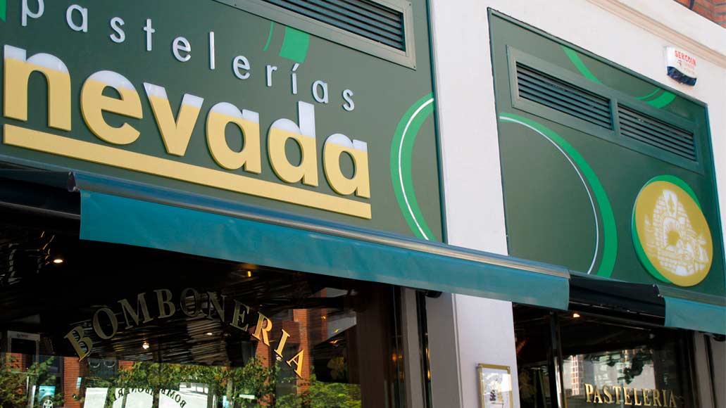 Sign and facade design for Nevada confectionery in Bilbao.